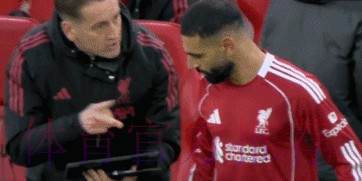 萨拉赫笑了!鼓掌回应球迷,复出送助攻获8分,媒体:不像告别战 萨拉赫笑了!鼓掌回应球迷,复出送助攻获8分,媒体:不像告别战